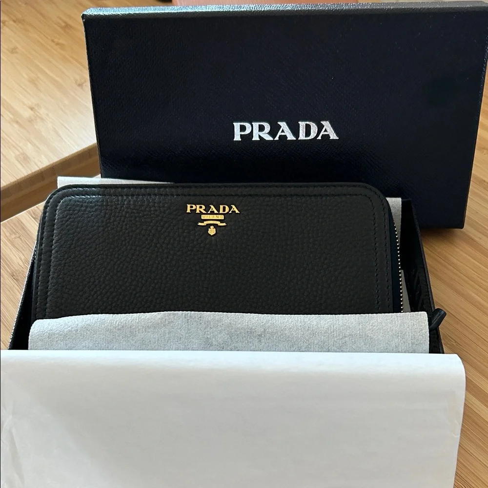 Prada Vitello Daino Black Zip-Around Wallet with Gold Logo - NIB - Picture 2 of 6